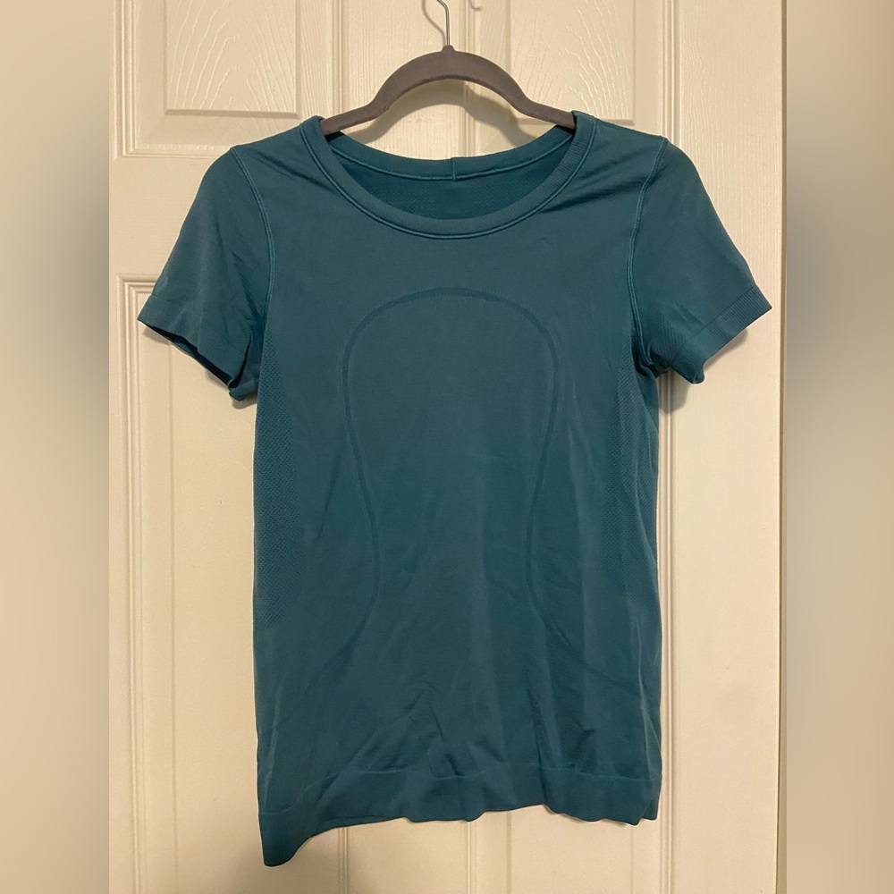 Swiftly Tech Lulu Lemon shirt